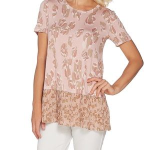 Logo short sleeve ruffle bottom shirt